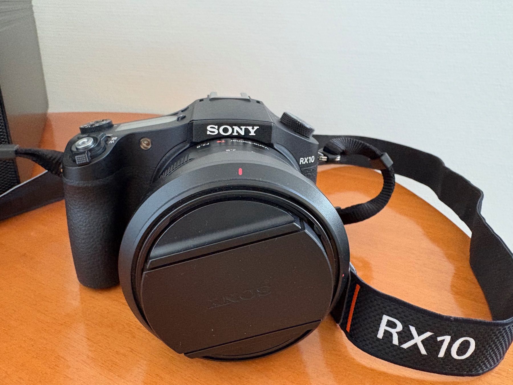 Sony Fotocamera: Sony RX10 Mark I – Usato da Bubendorf venduto da chris211