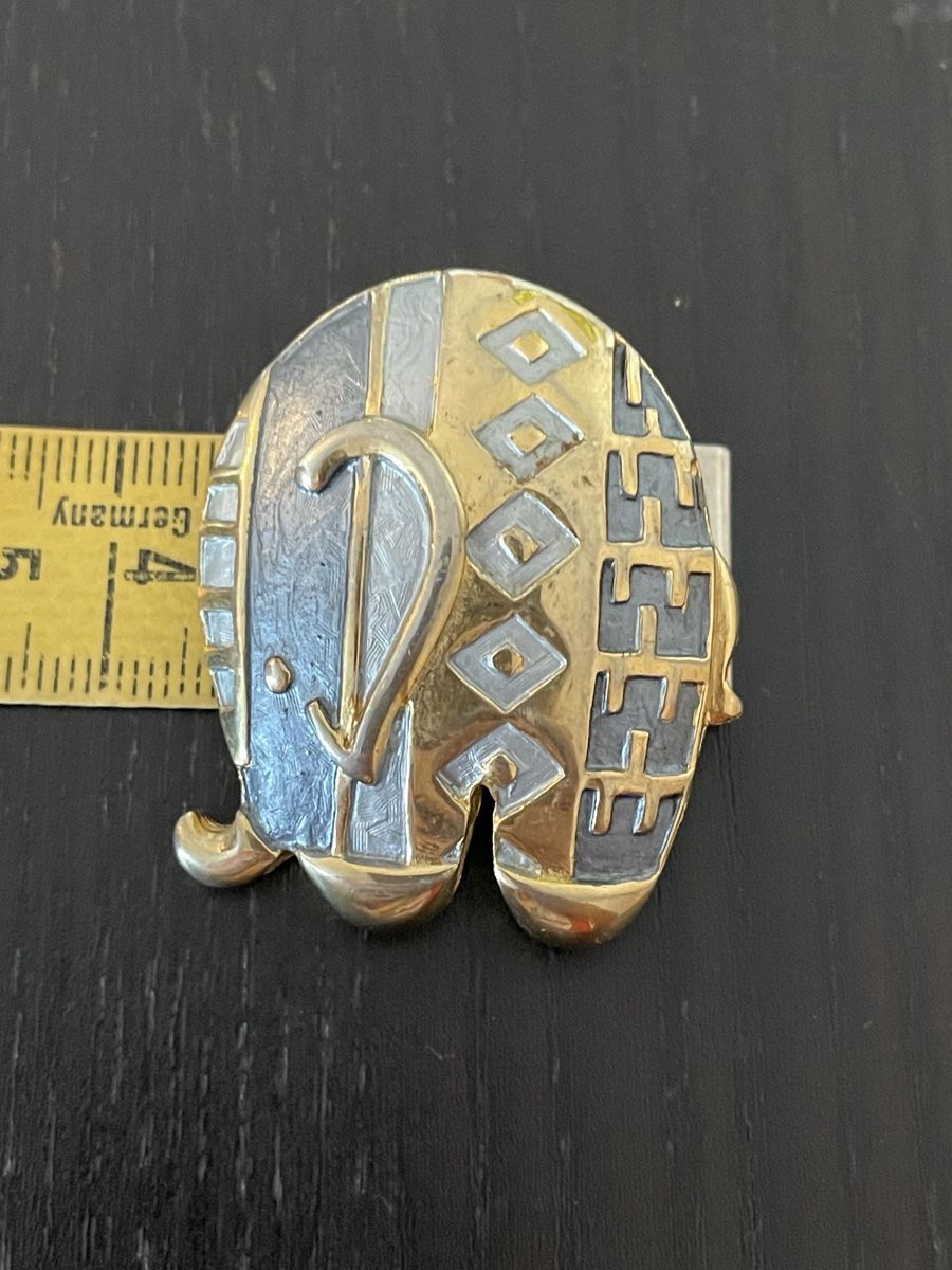 Broches & Aiguilles: Brosche in Form eines Elefanten. – D'occasion à Winterthur par tat_ky5h 5
