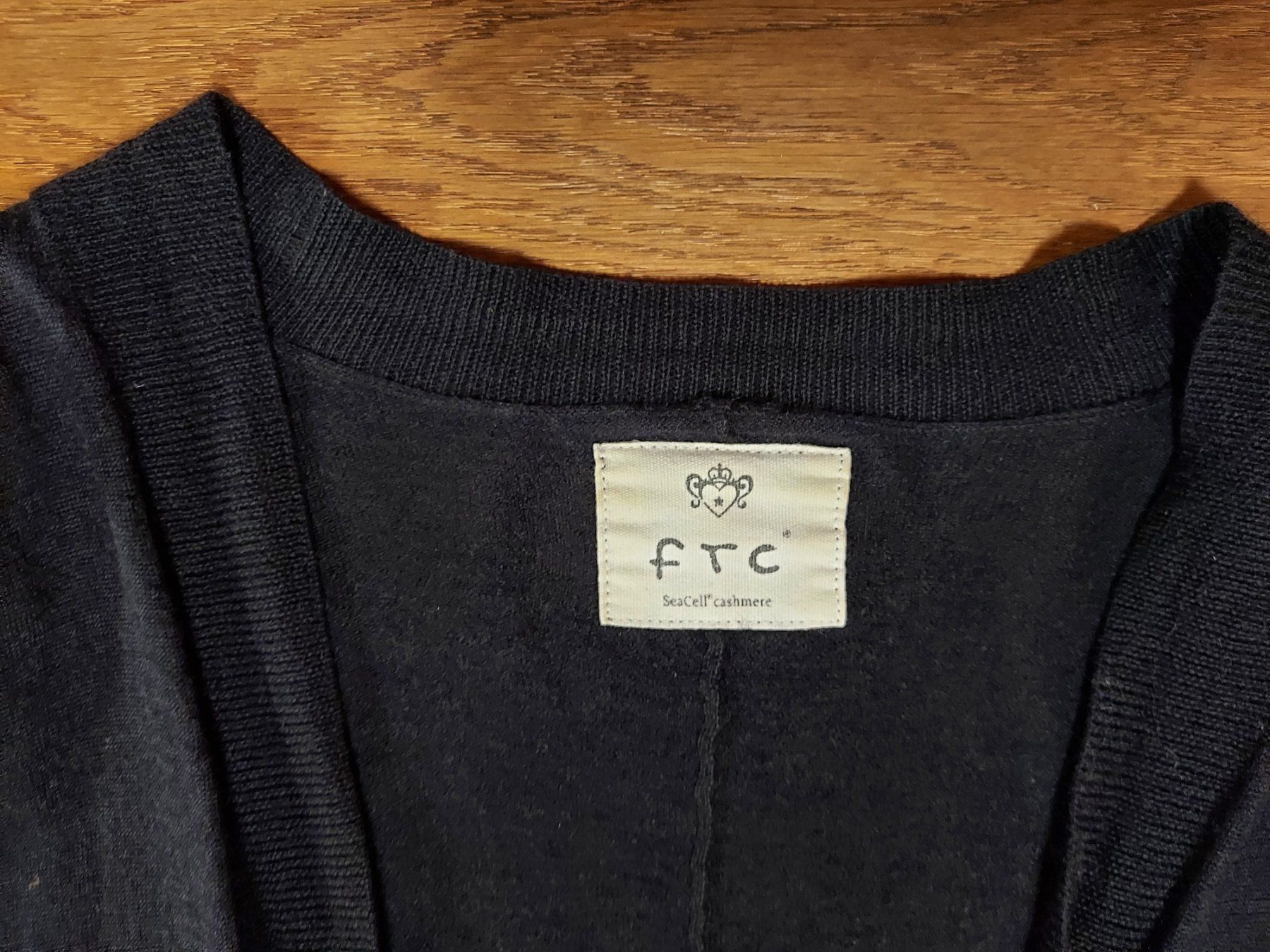 Giacche: Leichte Kaschmirstrickjacke von FTC Gr.M – Usato da Innertkirchen venduto da bartik99 4
