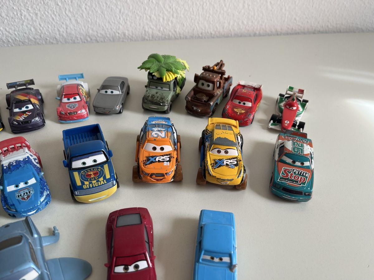 Disney Giocattoli: 22 Cars Mattel – Usato da Basel venduto da Palchyk 2