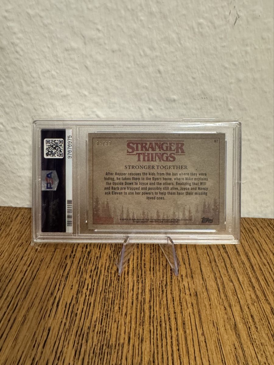 Topps Carte collezionabili: Topps Stranger Things Stronger Together/99 Full Team RC PSA9 – Nuovo e nell'imballaggio originale da Watt venduto da TnP_Collectibles 1