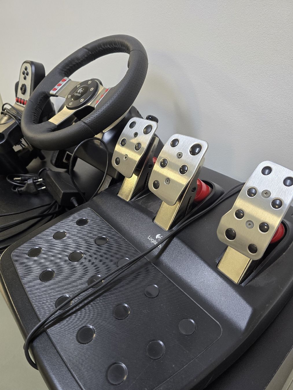 Logitech Controller: Logitech G27 Racing Wheel - AB 1.- – Gebraucht aus Utzenstorf von  2