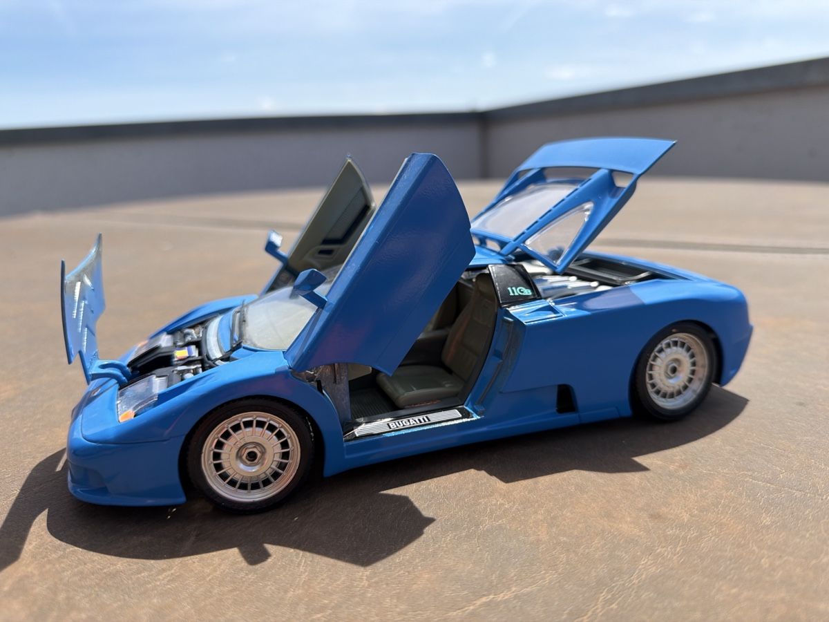 Bburago Modellini d'auto: Bugatti EB110 blau - Bburago - 1/18 – Usato da Wolfwil venduto da Rolex1 5
