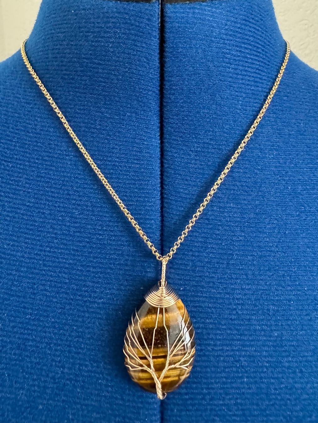 Catenine: Kette mit Anhänger aus Tiegerauge – Nuovo (secondo la descrizione) da Dübendorf venduto da Sonibell