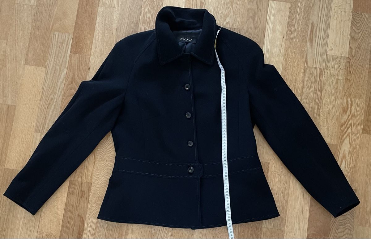 Escada Vestes: Wunderschöne elegante Jacke von Escada – Neuf (Voir description) à Zürich par Caracol1998 5