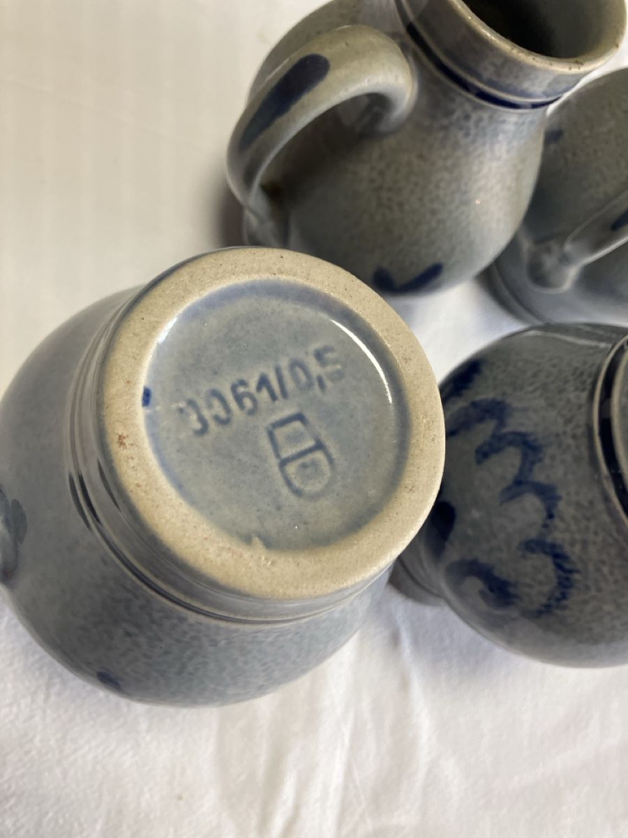 Set di piatti: 4er Set Steingut Krüge 5dl – Usato da Perlen venduto da K.P.K.P 1