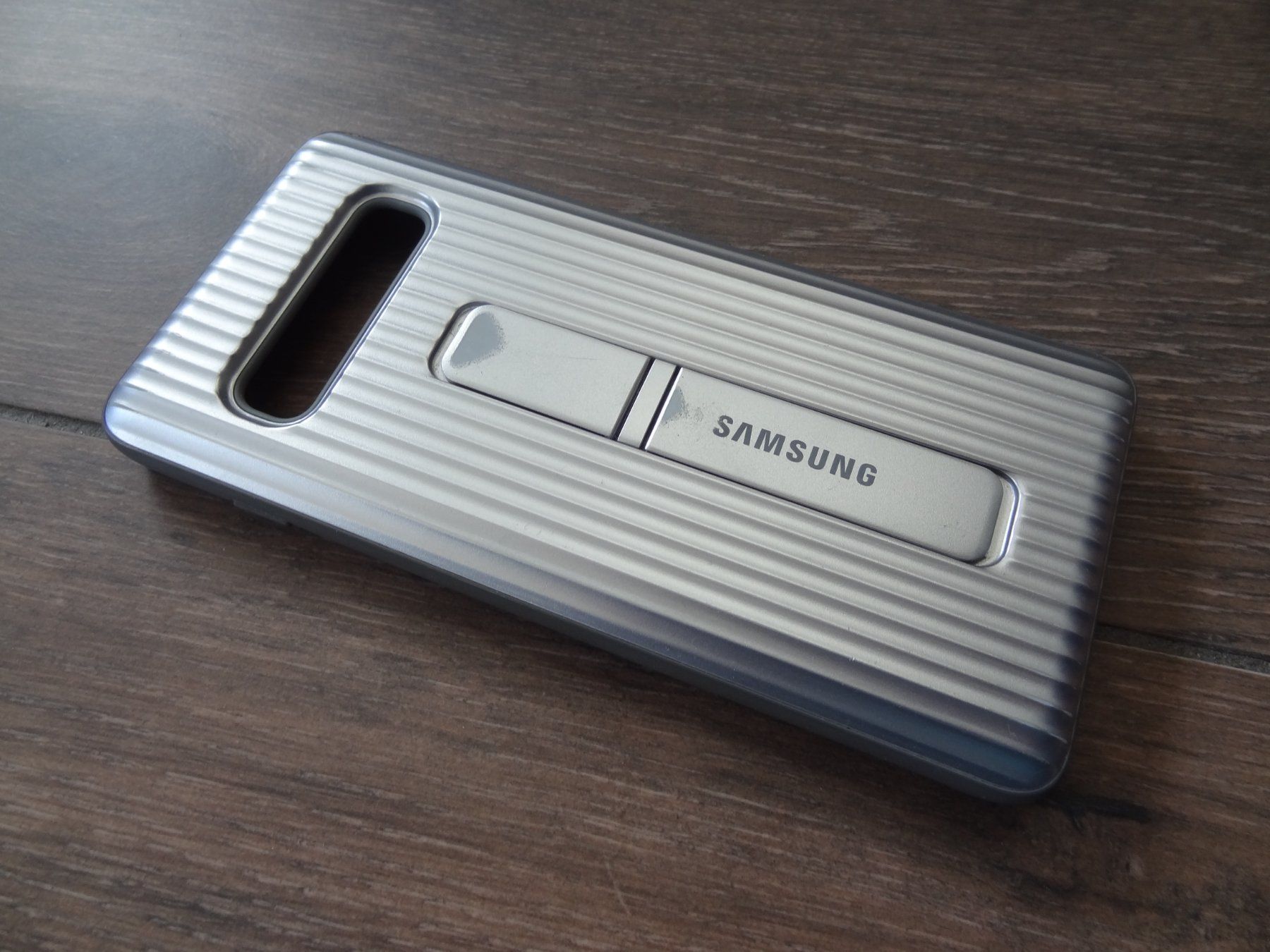 Samsung Covers & Schutzfolien: Coque Samsung Galaxy S10 argentée avec béquille – Gebraucht aus Satigny von salvatore73