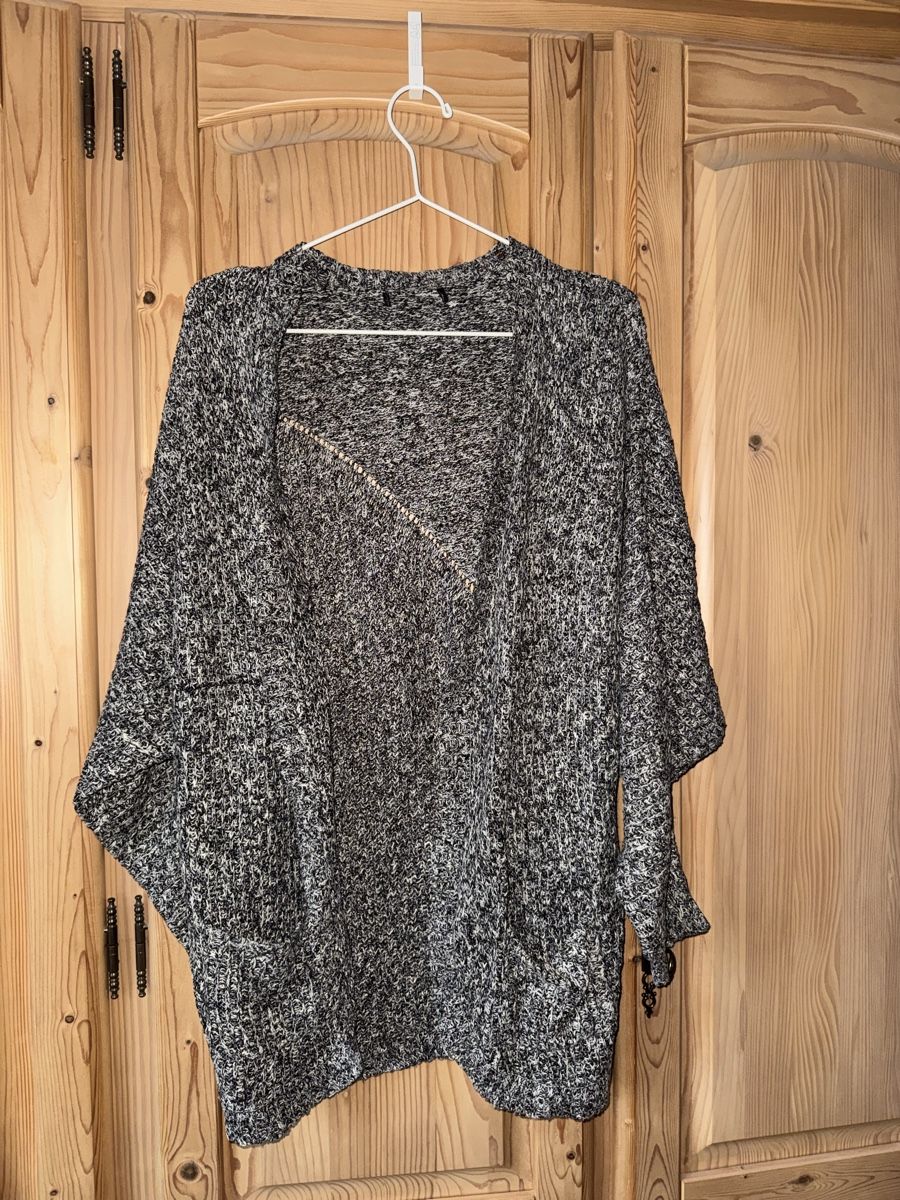 Vestes: Grauer Cardigan – D'occasion à Hergiswil NW par kaufe_bei_kaufmann 1