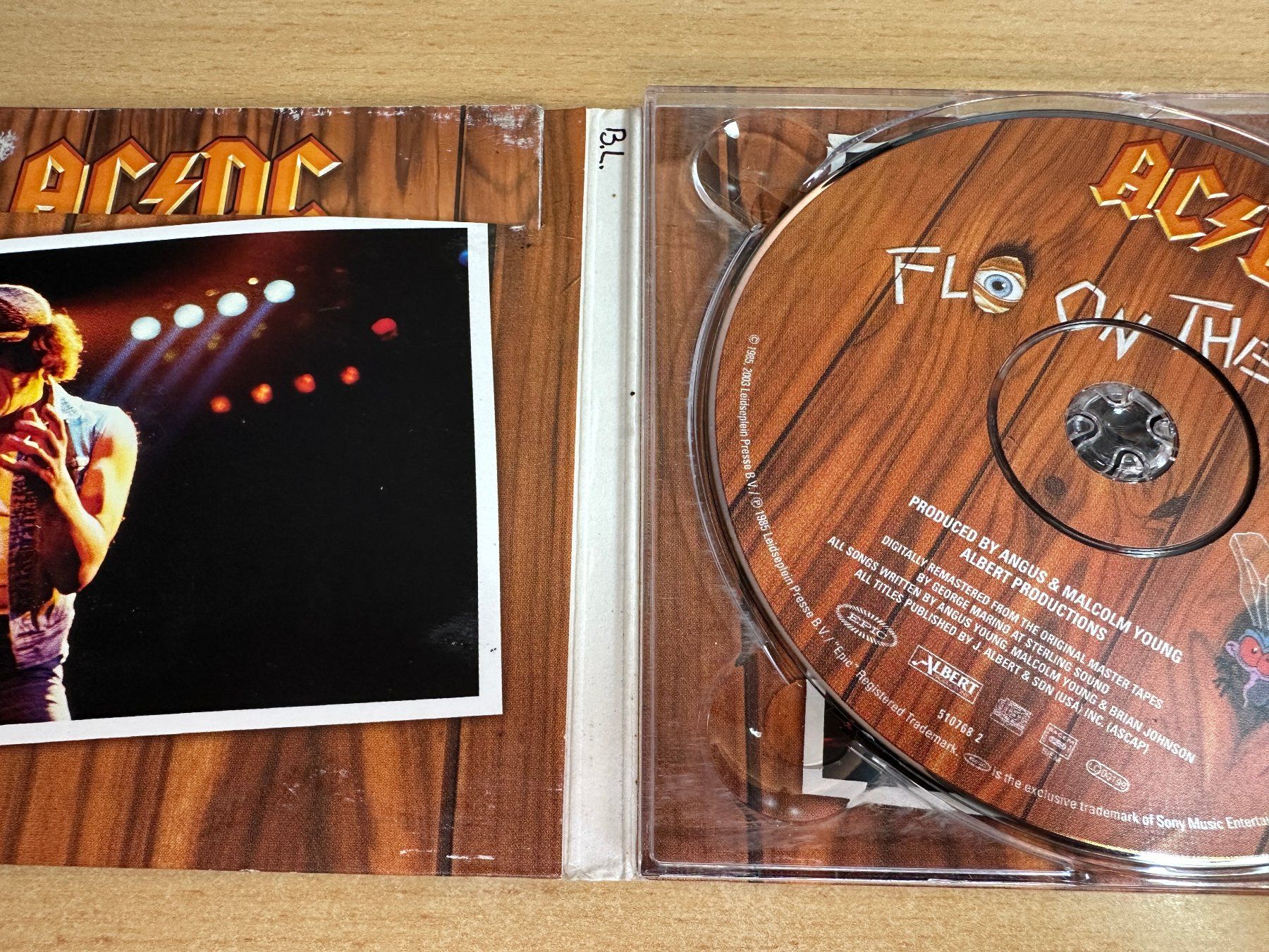 CD: K0 AC/DC – Fly On The Wall – Usato da Rikon im Tösstal venduto da Alpenmutz 2