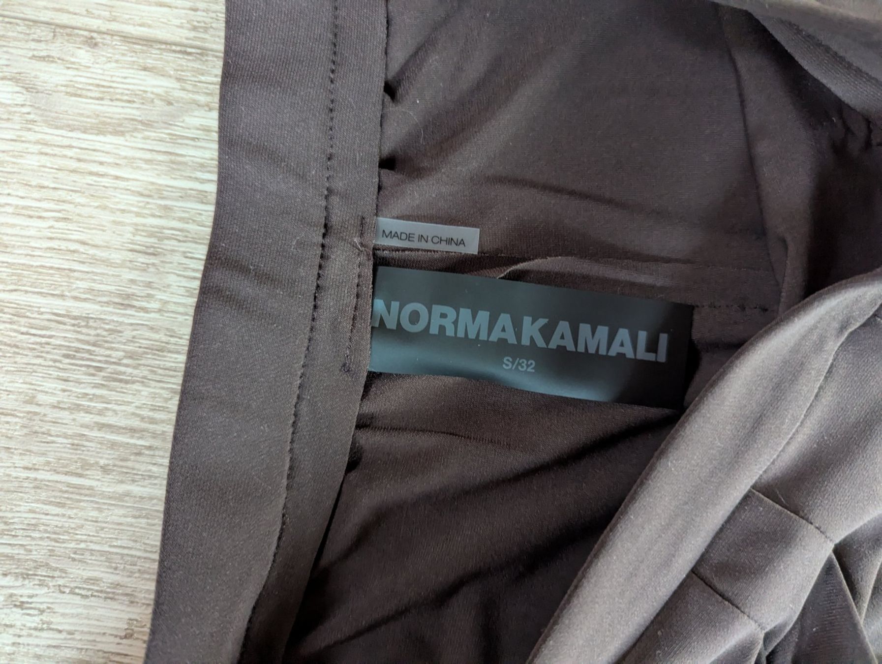 Hosen: Norma Kamali pants - fabric feels like Lululemon – Neu und originalverpackt aus Altendorf von jak_lkk8 8