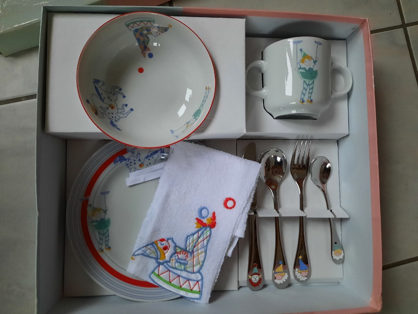 Teller: COFFRET "GUY DEGRENNE" pour BÉBÉ – Gebraucht aus Le Locle von marylise01