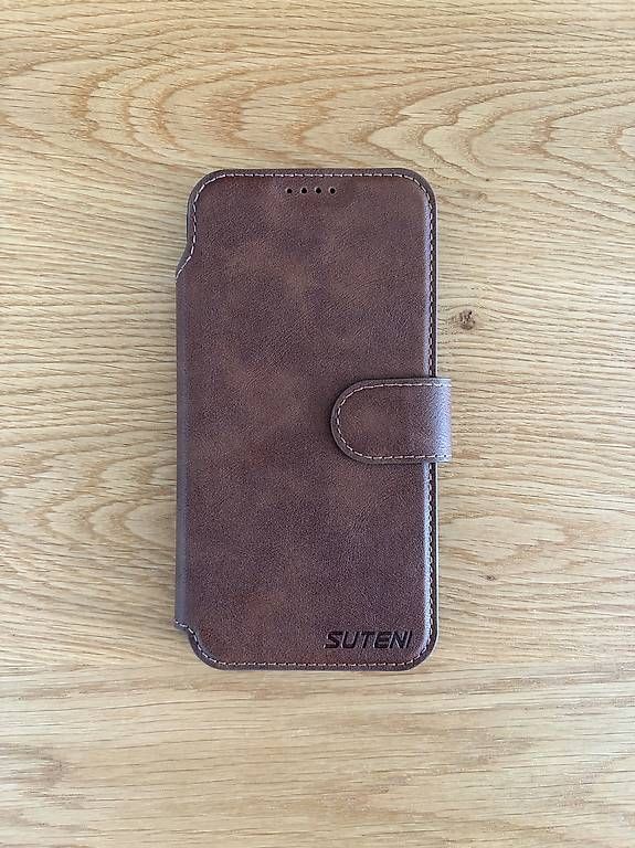 Coques & Protection écran: iPhone Air Leder-Klapphülle – Neuf avec emballage d'origine à Marbach SG par Baenzi21 2