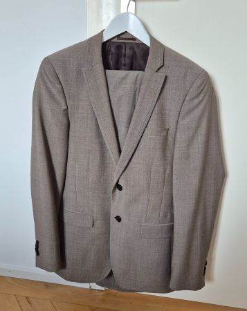 Anzug (Veston+Hose) WE Fashion, Neupreis 400.-