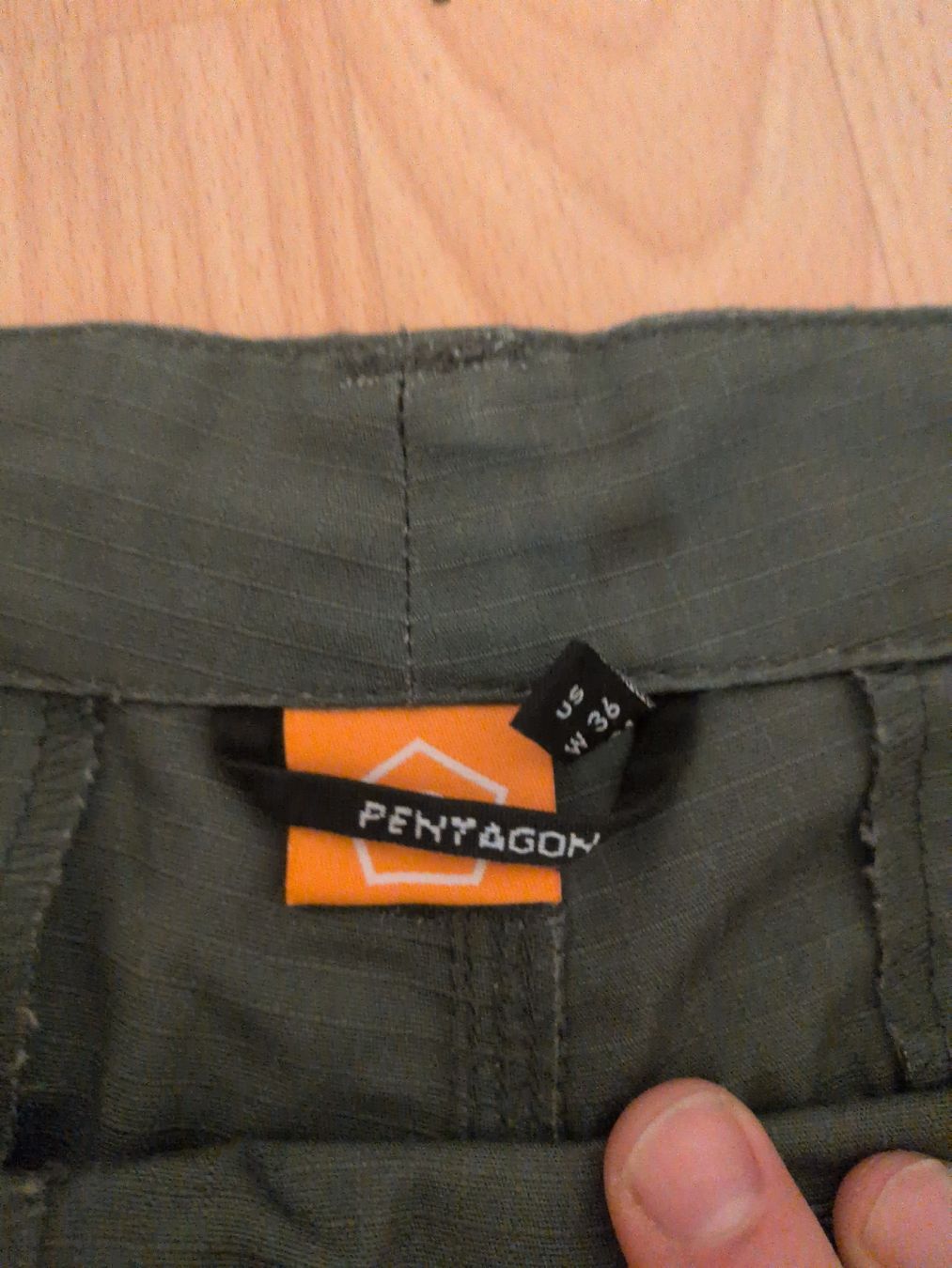 Pantaloni: PENTAGON Shorts green size W 36 – Usato da Adliswil venduto da danfarrar 1