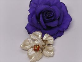 Vintage Brosche, Blatt mit Marienkäfer - Schöner Schmuck