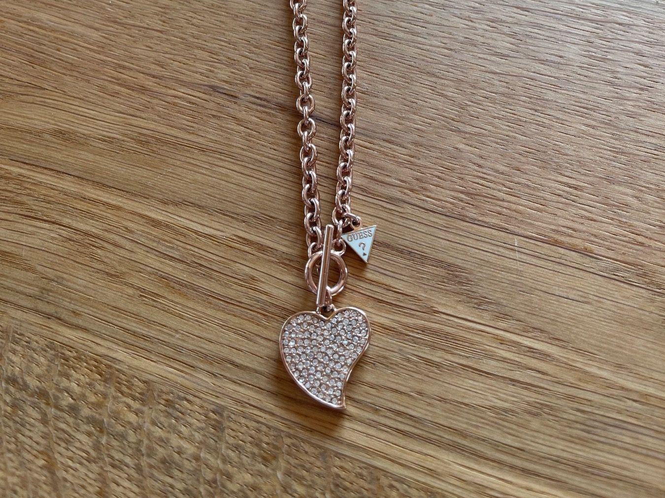 Guess Catenine: GUESS Halskette mit Herzanhänger – Usato da Thun venduto da Chanty_96 1