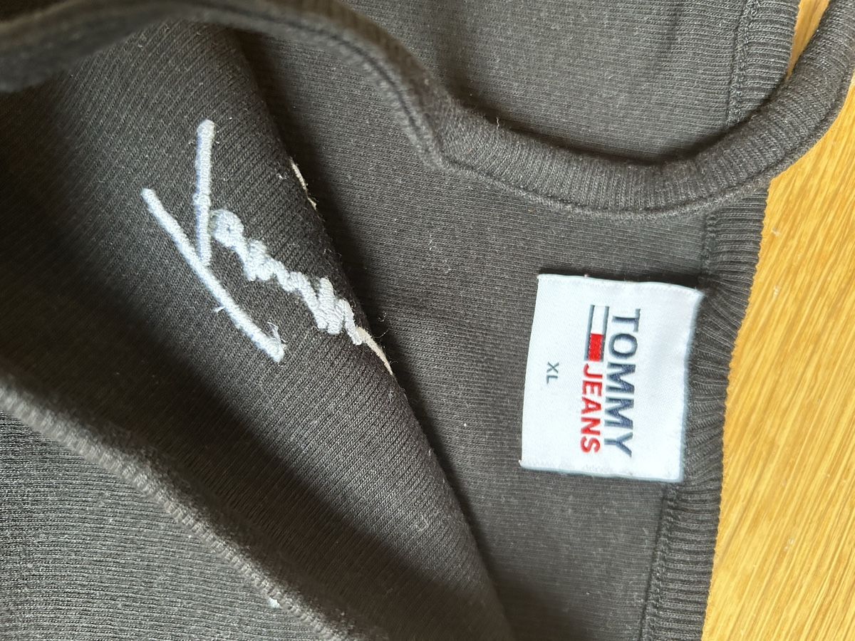 Tommy Hilfiger Top: Top Tommy Hilfiger XL – Usato da Daillens venduto da guisepa 2