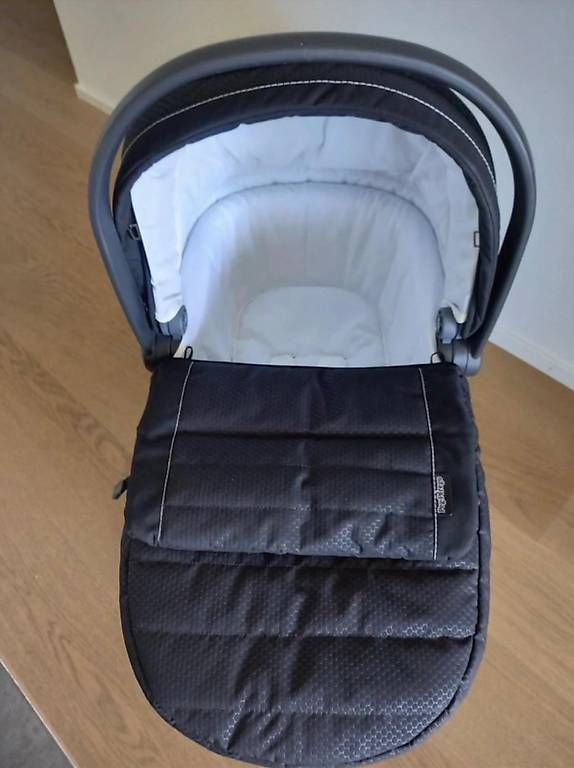 Peg Perego Carrozzine: Poussette trio Peg Perego nacelle + coque auto – Usato da Neuchâtel venduto da del_5jjp 4