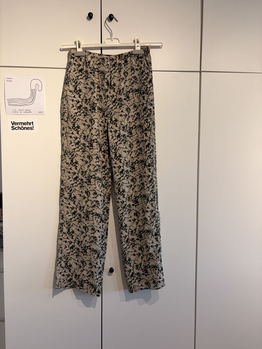 Nanushka Pantaloni: Nanushka Hose aus Seide – Usato da Zürich venduto da sher_locked
