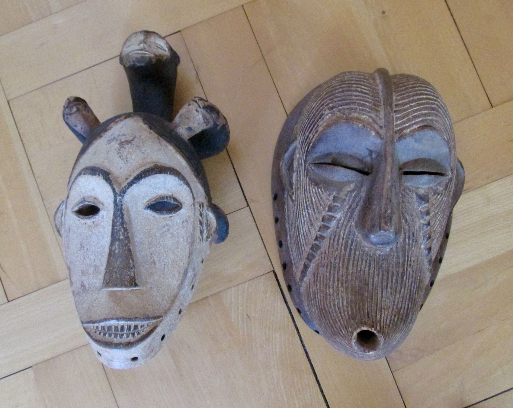 Arte internazionale: 2 grosse afrikanische Masken – Usato da Winterthur venduto da mat_q5d5