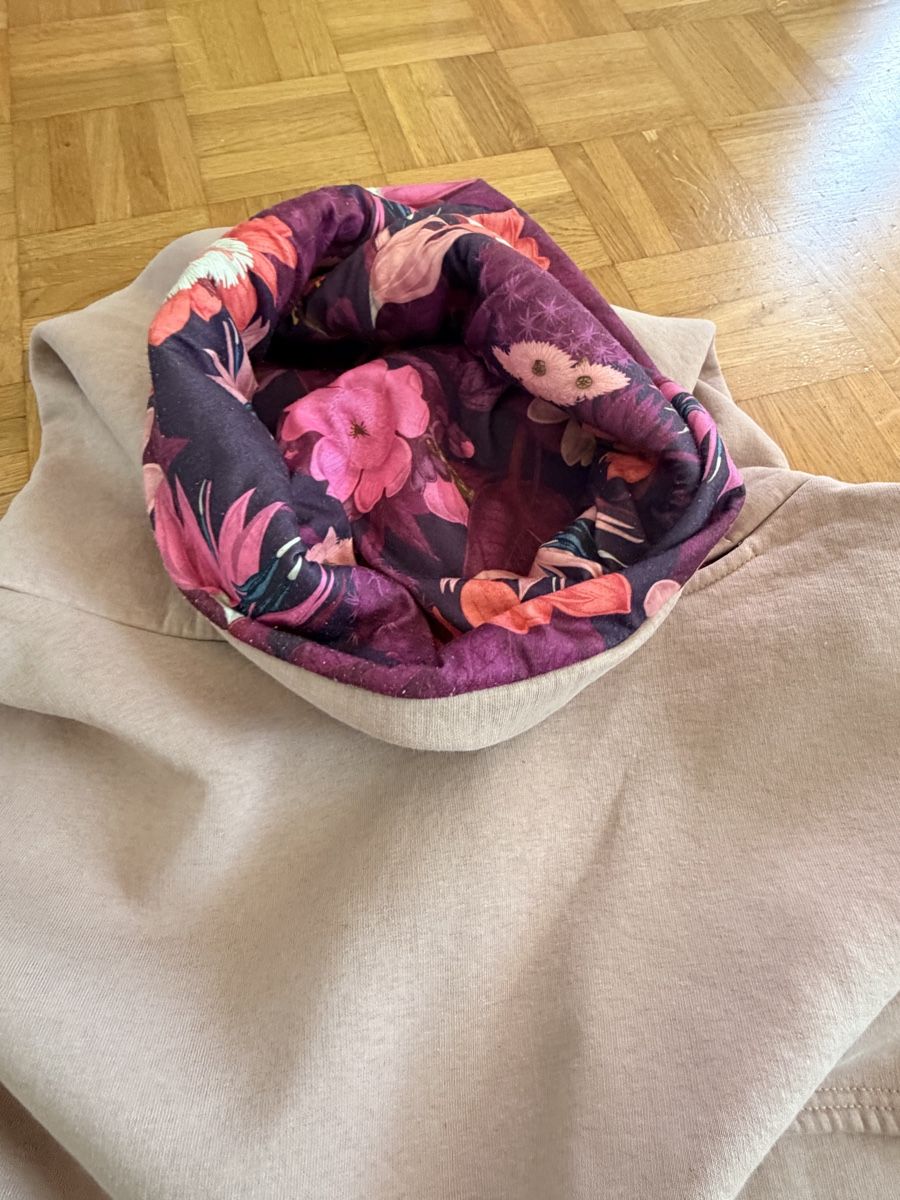 Pullover & Sweatshirts: Pullover Stillbekleidung – Gebraucht aus Subingen von Pinkflower 1