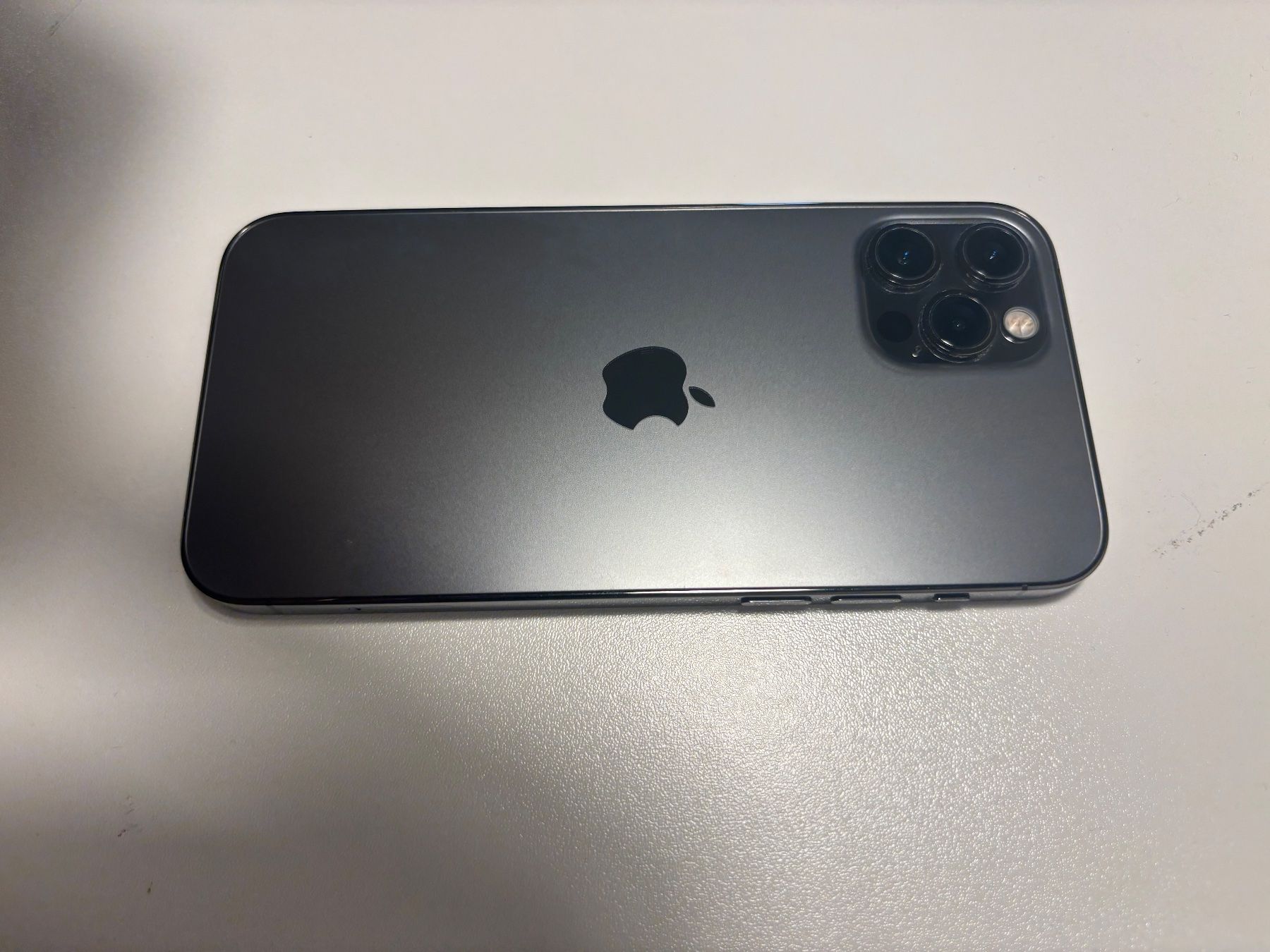 Apple Handys / Smartphones: iPhone 12 Pro Graphite 128GB et coque + vitre protection – Gebraucht aus Grand-Lancy von Lohan_ghrg