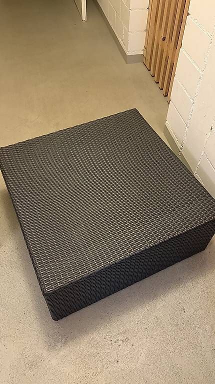 Poltrone: Rattan Sitzelement / Tisch – Usato da Neuheim venduto da Vinn