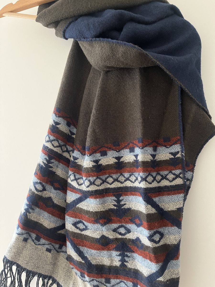 Foulard & Sciarpe: Grosser Schal mit Muster und Fransen – Usato da Allschwil venduto da MaloseS08 2