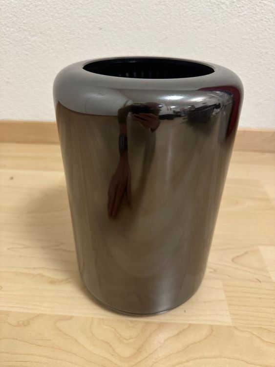 Apple PC: Apple MacPro 3.5 GHz 6-Core Intel Xeon 2013 (MacOS Sequoia) – Usato da Mägenwil venduto da danze