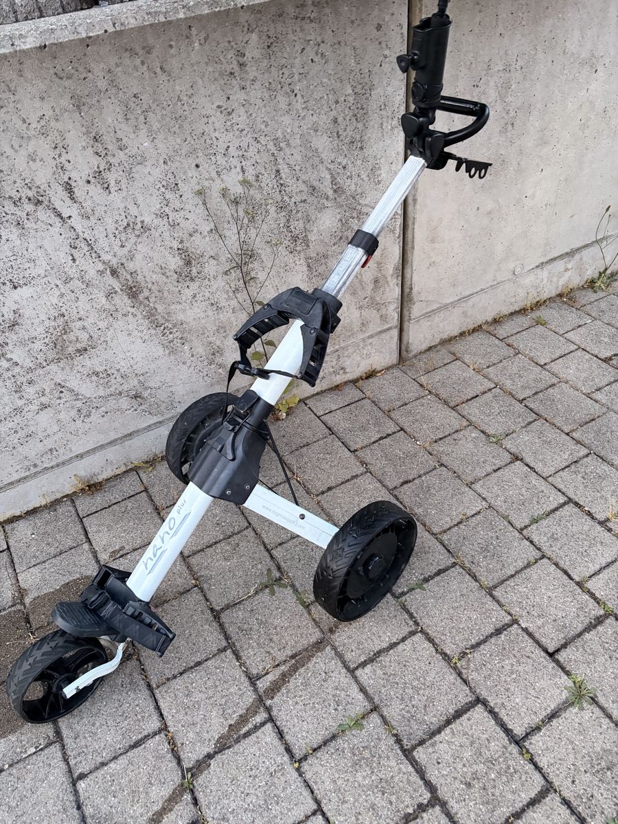 Big Max Trolley: NANO PLUS Golf E Trolley Electric With Battery – Usato da Schaffhausen venduto da GreenApple212