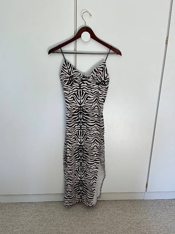 Vestiti: ZEBRA-MAXI-KLEID MIT TRÄGERN – Usato da Maur venduto da tab_z9rh