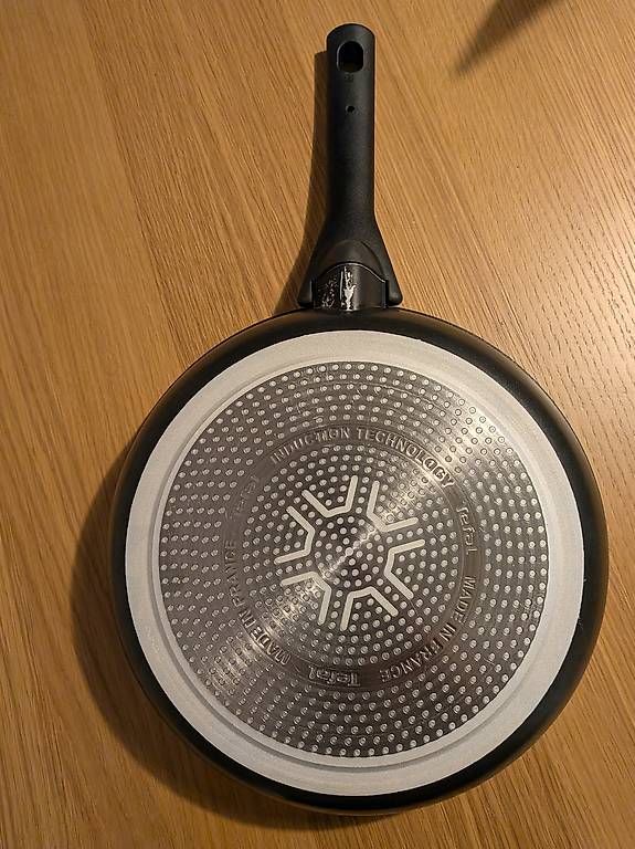Poêles: Tefal Pfanne Titanium 26 cm – D'occasion à Zurich par luc_p9fy 1