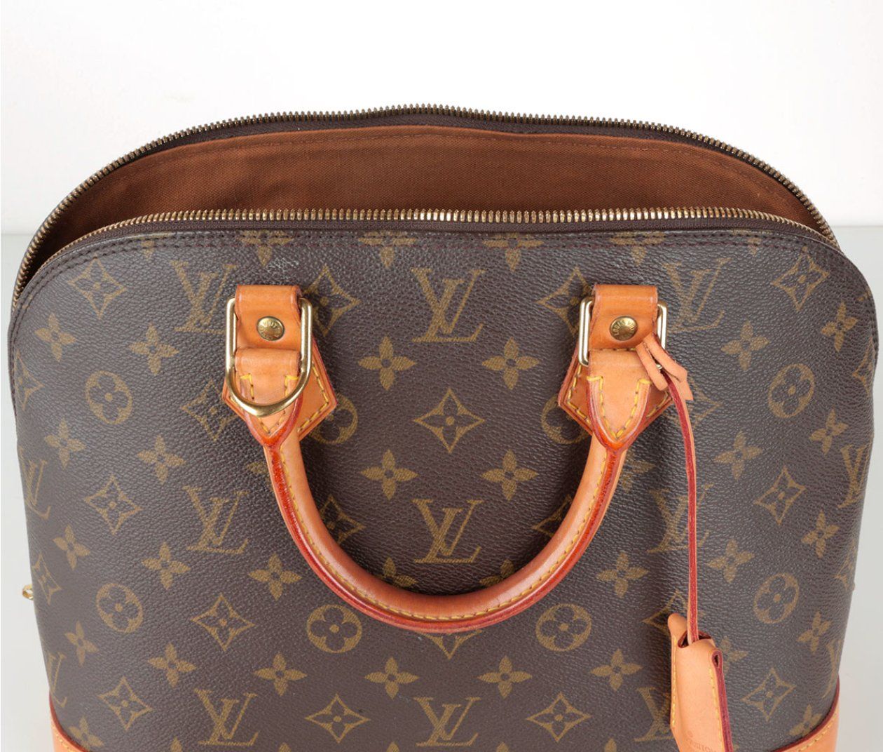 Louis Vuitton Taschen für Damen: Alma PM Monogram Louis Vuitton – Gebraucht aus Delémont von Le38.shop 1