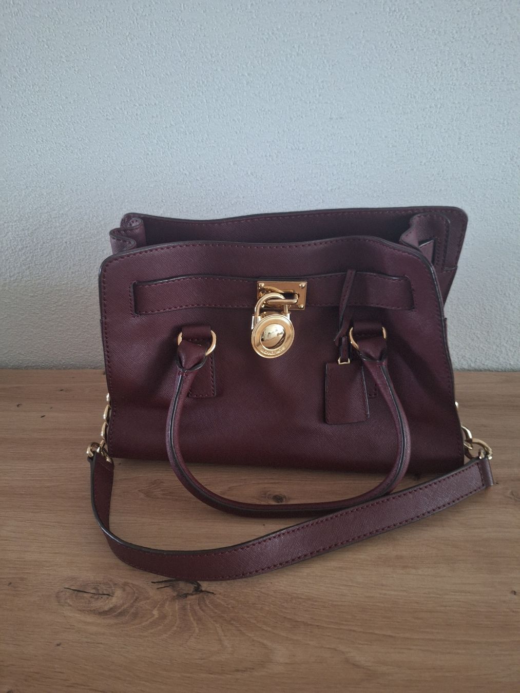 Michael Kors Borse: Michael Kors Handtasche Bordeauxrot – Usato da Unterlunkhofen venduto da jae_gc6x