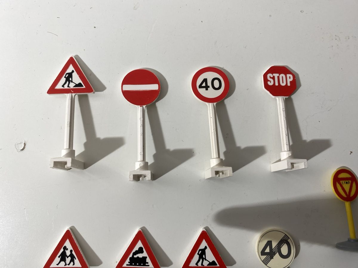 Lego Spielzeuge: Lego Verkehrstafeln  – Gebraucht aus Winterthur von ben_9vxx 2