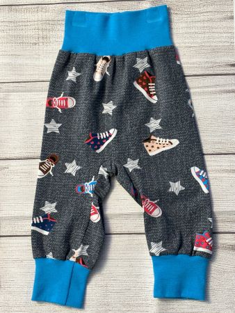 Turnschuh, Stern Pumphose Mitwachshose Gr. 62/68 Neu