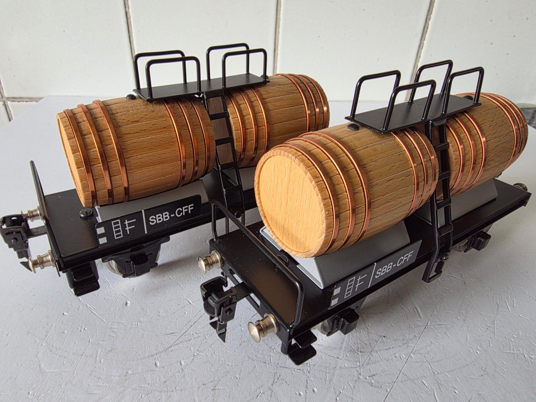 Märklin Modellini di ferrovie: ZANKA Replika 2 Stück SBB Weinfasswagen – Usato da Seuzach venduto da Loeckeli01