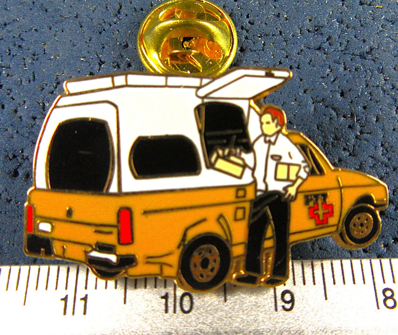 Volkswagen Placchette & Badge: VW GOLF CADDY POST PTT AUTO PIN ENAMEL SEITEN-ÖFFNUNG – Usato da Ettingen venduto da Hausi4711