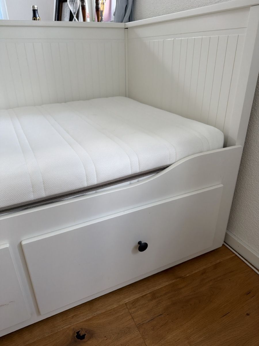 Ikea Letti: White Daybed - converts to double bed. Includes mattresses – Usato da Stallikon venduto da RTagel 2
