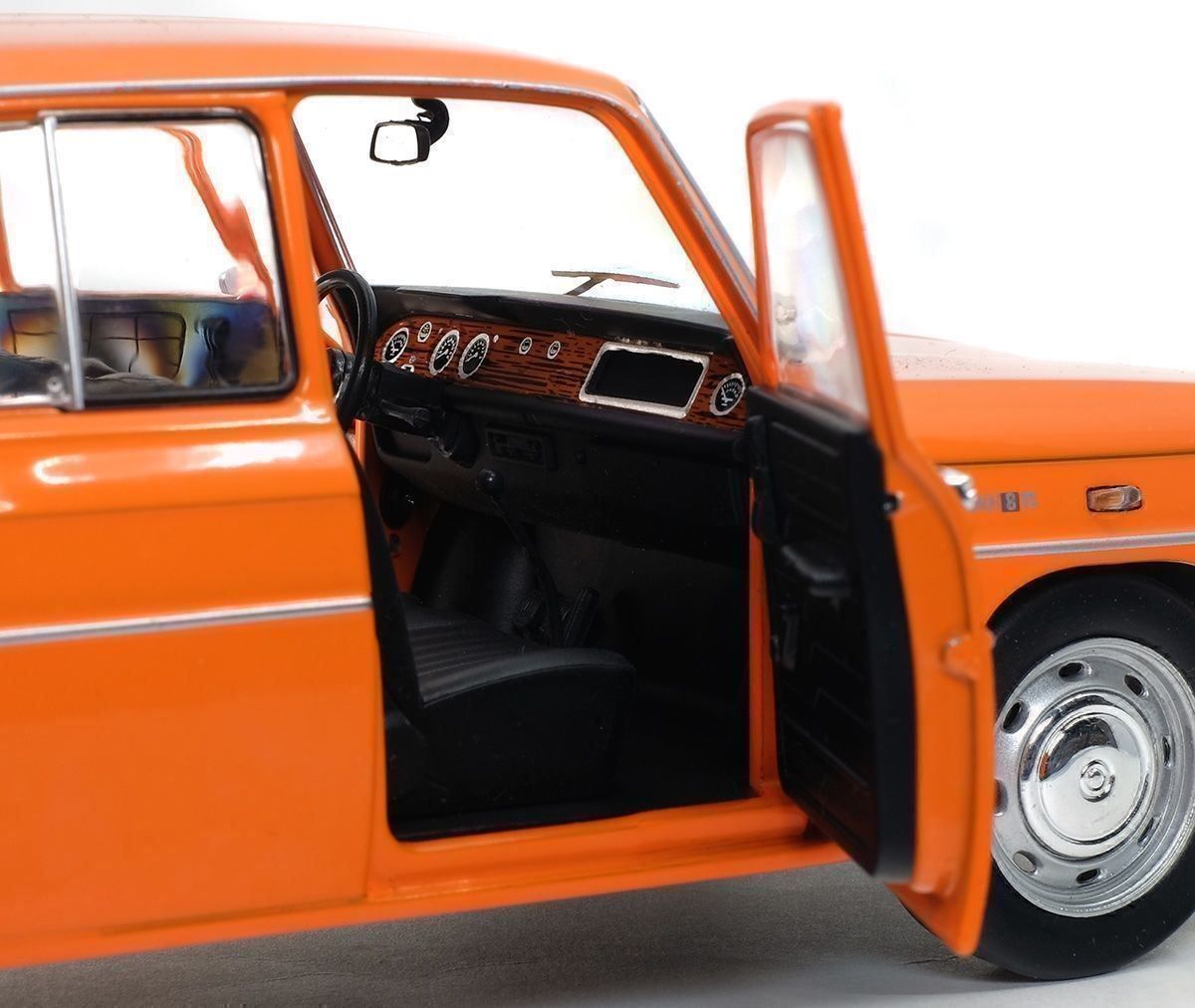 Renault Modellautos: RENAULT 8 TS im Massstab 1:18 – Neu und originalverpackt aus Erlenbach im Simmental von Model_box 6