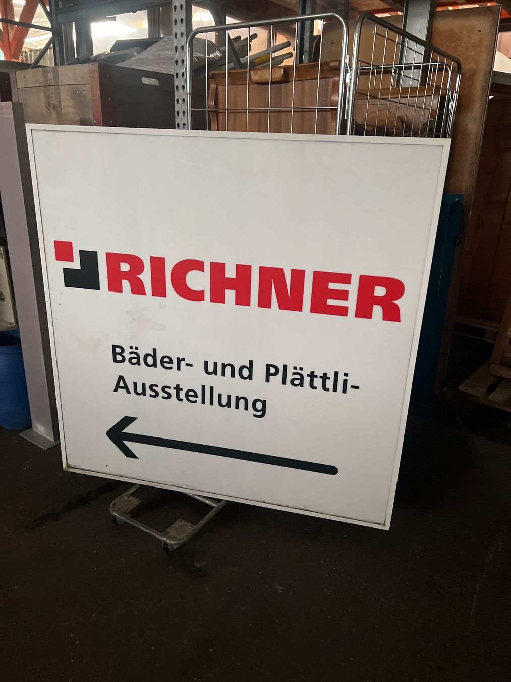 Insegne: Leuchtreklame Wegweiser Geschäftslogo – Usato da Egg b. Zürich venduto da SwissTradingAgency