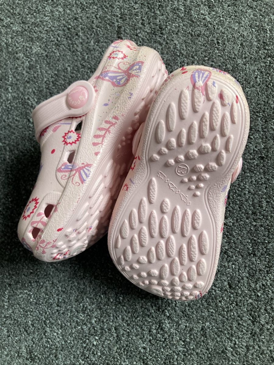 Scarpe per ragazze: Hausschuhe Grösse 22 – Nuovo (secondo la descrizione) da Wiler b.Utzenstorf venduto da Verkauf333 1