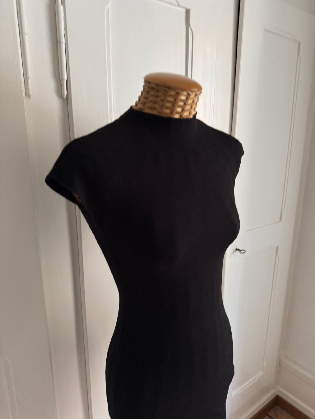 Zara Vestiti: ZARA - Etuikleid schwarz elegant S – Usato da Zürich venduto da Diazaio 1