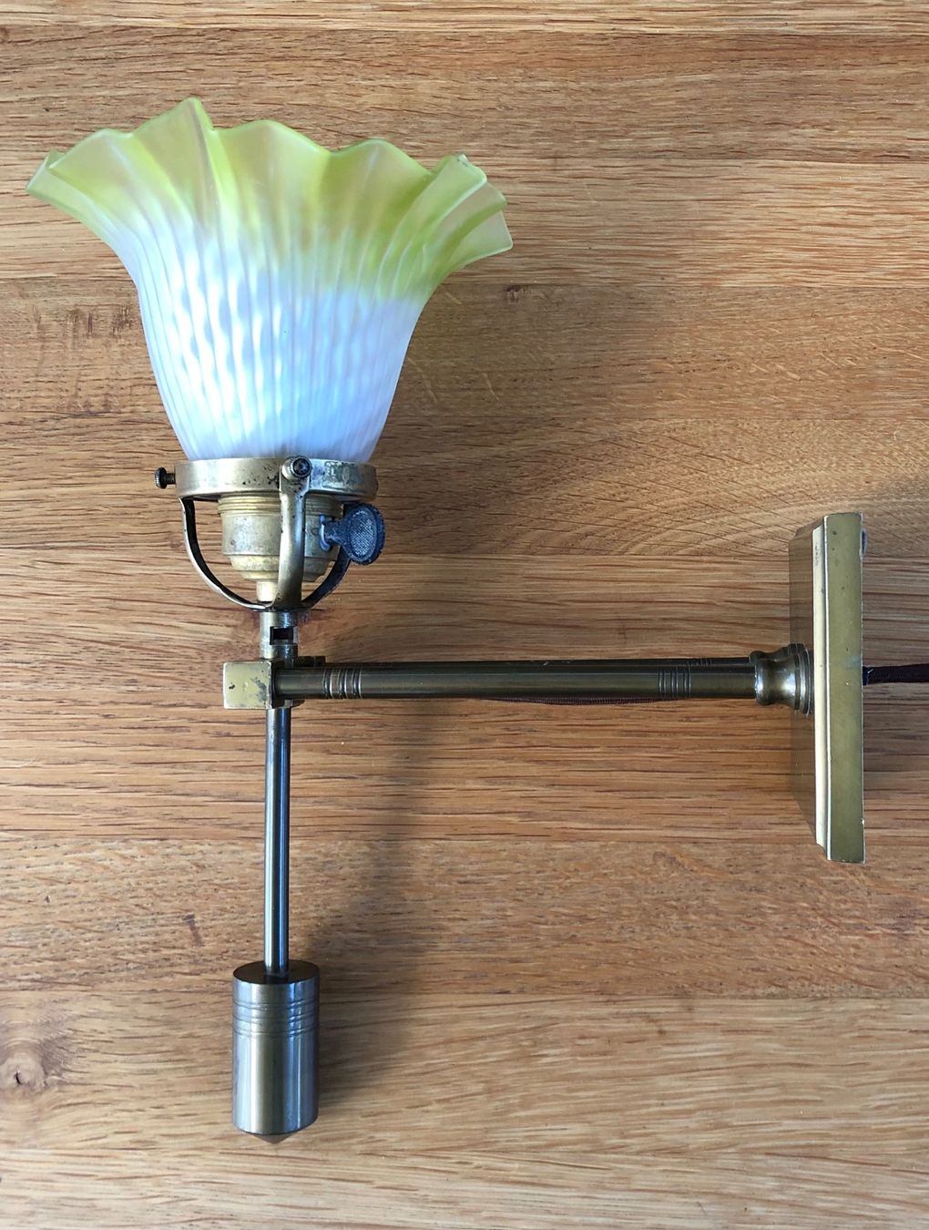 Lampen: Antike Wandlampe Messing Jugendstilglas einfache Montage – Gebraucht aus Büsserach von Urkundenflora 1
