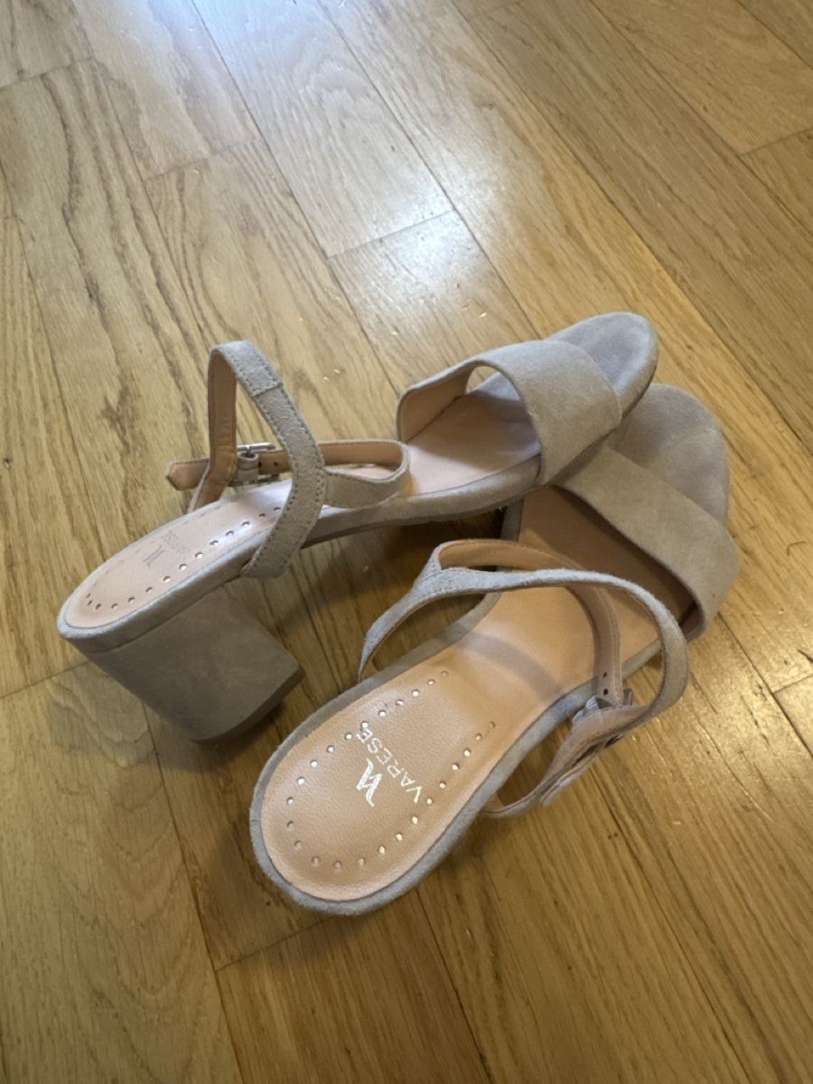Scarpe da donna: Varese Sandalen, Absatz 5cm, beige, Gr. 37 – Nuovo (secondo la descrizione) da Thun venduto da Vans_98