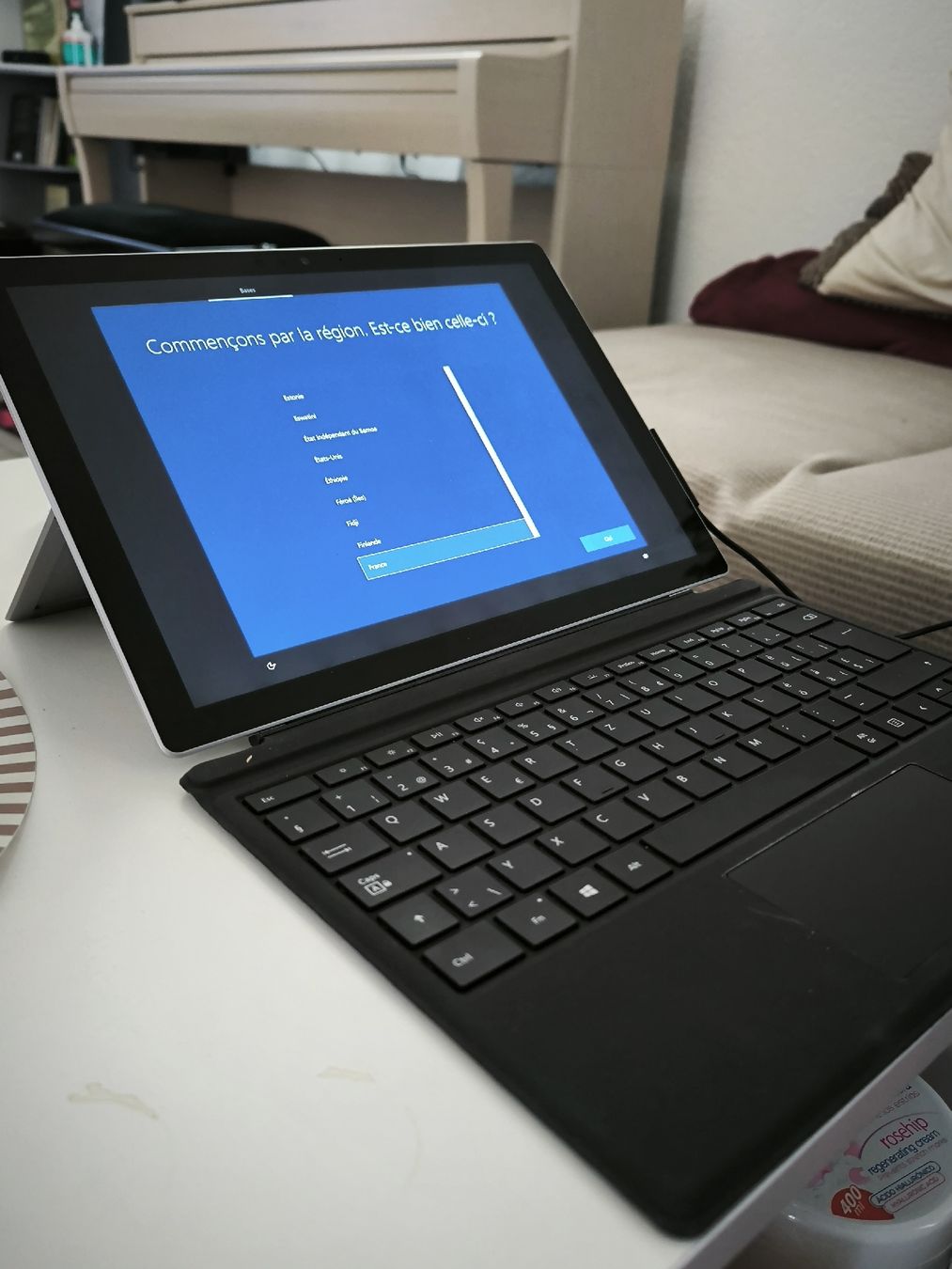 Microsoft Tablet PC: Windows Surface pro Intel Core i5 8Go RAM Windows 10 – Usato da Riaz venduto da vanucaptures