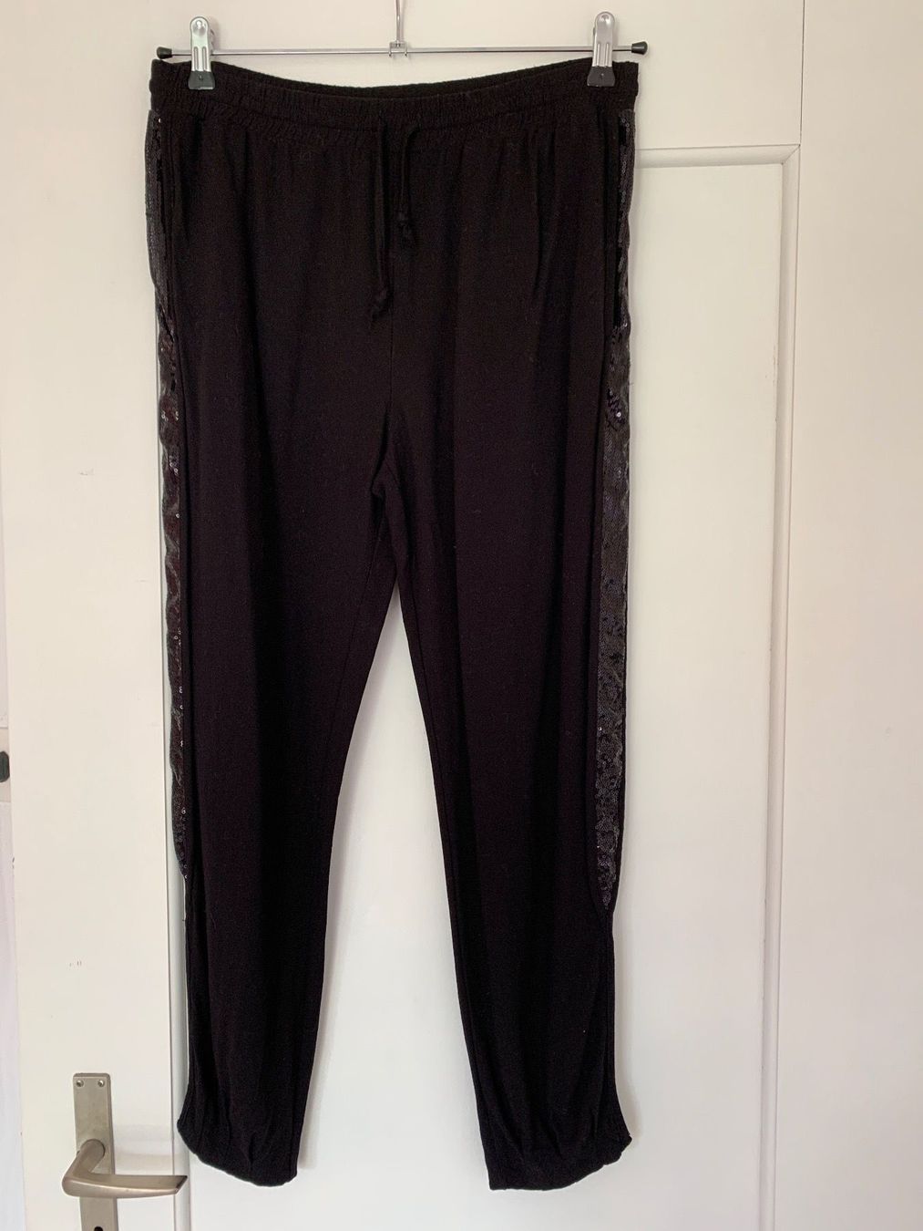 Pantaloni: schwarze Hose mit Pailletten – Usato da Hölstein venduto da dia_7d6n