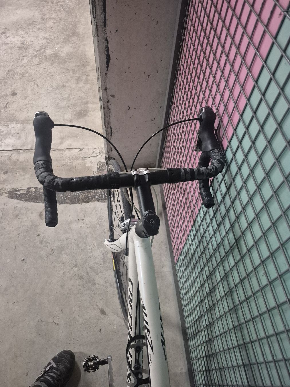 Specialized Biciclette: Vélo de route Specialized Allez blanc taille M – Usato da Genève venduto da Gigs007 3