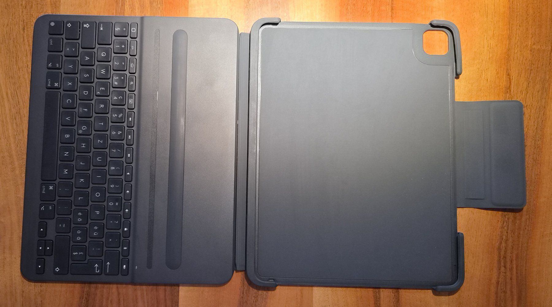 Logitech Tastiere: Logitech Slim Folio Pro für iPAD Pro 12.9" – Usato da Meggen venduto da Isi55 3