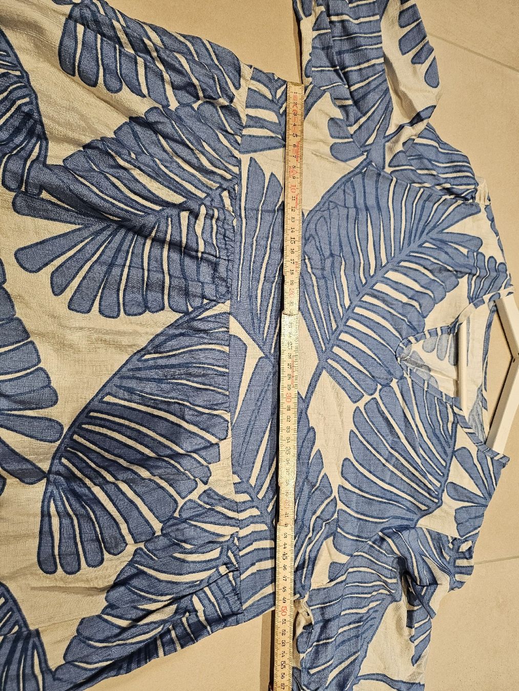 Camicette: lockere Bluse mit Blättermotiv ca. gr. 38/40 – Usato da Allschwil venduto da na.wi.90 3